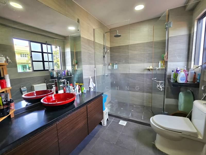 ⭐️⭐️LANDED7772@ 6+1 Rooms Spacious Freehold Semi D Park 3 Cars | Near Kembangan Semi-Detached House For Sale at S$ 5,900,000 | PropertyGuru Singapore - Bathroom