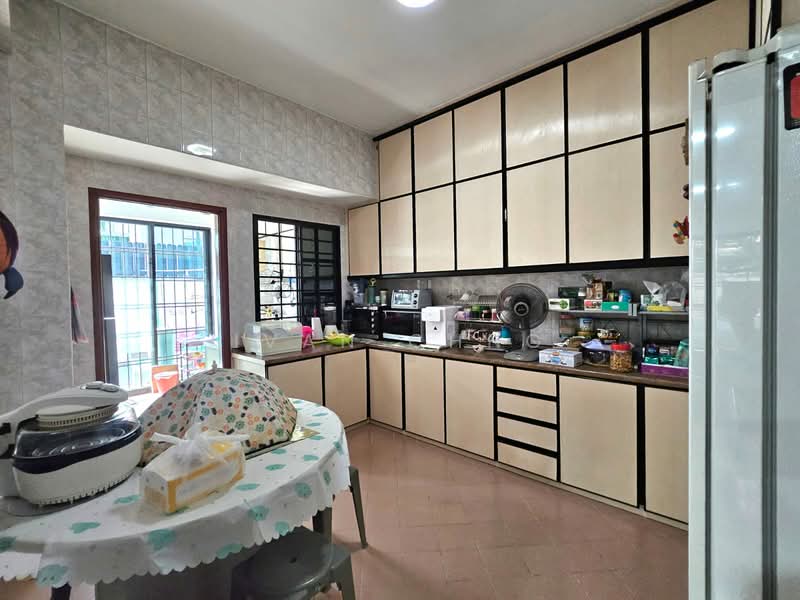 ⭐️⭐️LANDED7772@ 6+1 Rooms Spacious Freehold Semi D Park 3 Cars | Near Kembangan Semi-Detached House For Sale at S$ 5,900,000 | PropertyGuru Singapore - Kitchen