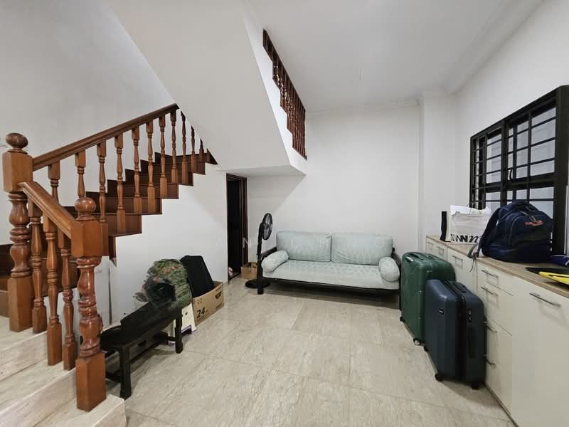 ⭐️⭐️LANDED7772@ 6+1 Rooms Spacious Freehold Semi D Park 3 Cars | Near Kembangan Semi-Detached House For Sale at S$ 5,900,000 | PropertyGuru Singapore - Side Hall