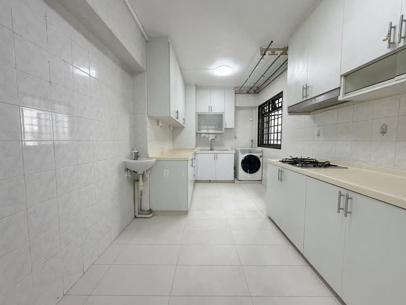 353 Ang Mo Kio Street 32 HDB Flat For Sale at S$ 1,000,000 | PropertyGuru Singapore - Kitchen