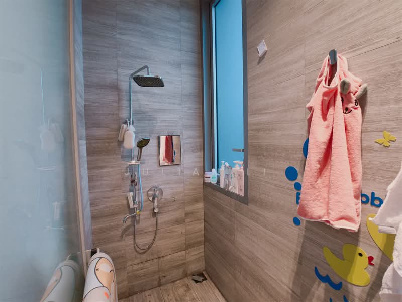 Seletar Park Residence Condominium For Sale at S$ 1,000,000 | PropertyGuru Singapore - Bathroom