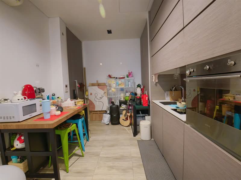 Seletar Park Residence Condominium For Sale at S$ 1,000,000 | PropertyGuru Singapore - Kitchen