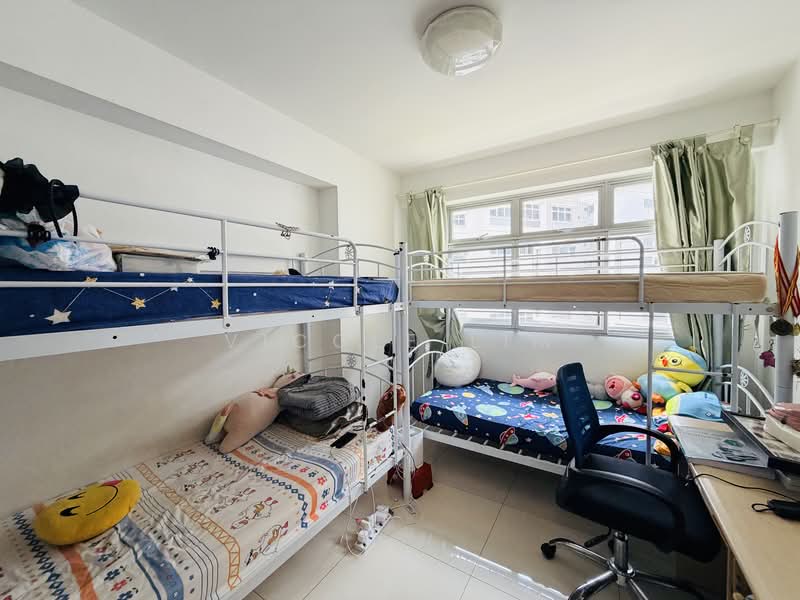 672C Yishun Avenue 4 HDB Flat For Sale at S$ 650,000 | PropertyGuru Singapore - Bedroom