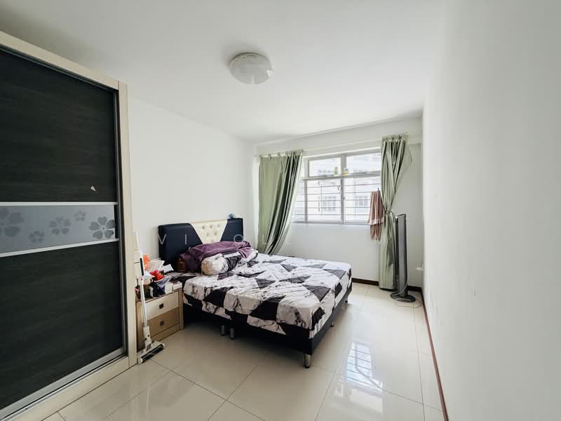672C Yishun Avenue 4 HDB Flat For Sale at S$ 650,000 | PropertyGuru Singapore - Bedroom