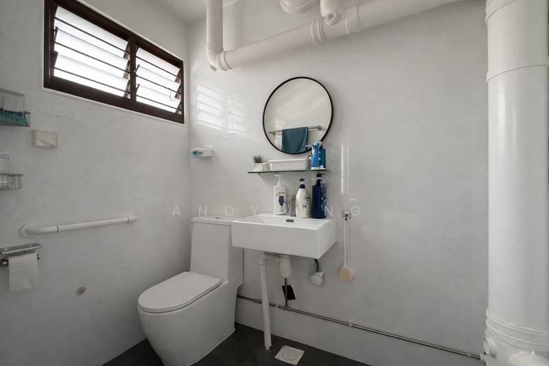 419 Yishun Avenue 11 HDB Flat For Sale at S$ 535,000 | PropertyGuru Singapore - Common Bathroom