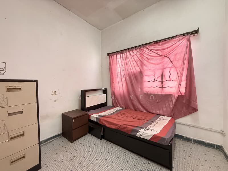 C.H.E.A.P D17 2 Storey Semi-D for Worker Company Lease, Jalan Pernama, 5 Bedrooms, 1,800 sqft, Semi-Detached House For Rent, by Aaron Yeo, 500077535 - Bedroom - PropertyGuru.com.sg