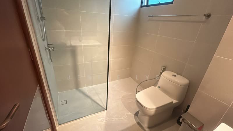 Parc Oasis Condominium For Sale at S$ 1,600,000 | PropertyGuru Singapore - Bathroom