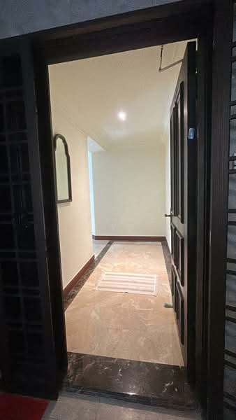 Parc Oasis Condominium For Sale at S$ 1,600,000 | PropertyGuru Singapore - Entrance