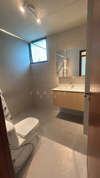 Parc Oasis Condominium For Sale at S$ 1,600,000 | PropertyGuru Singapore - Bathroom