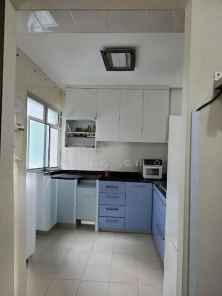 273D Compassvale Link HDB Flat For Sale at S$ 770,000 | PropertyGuru Singapore - Kitchen