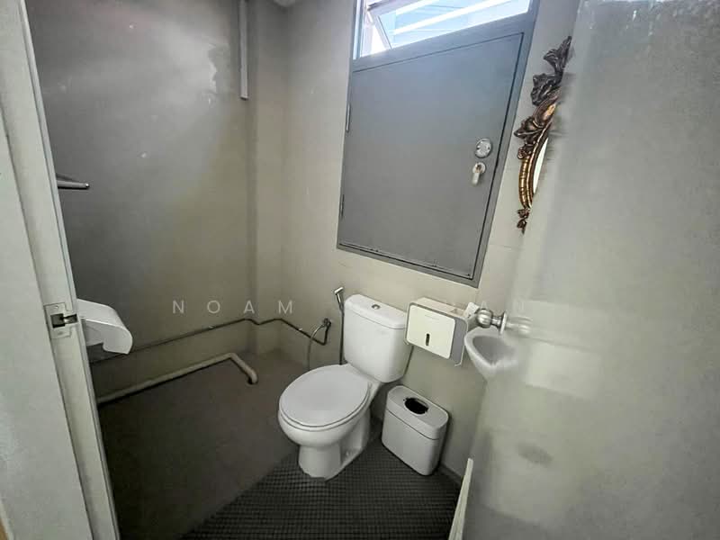 One Commonwealth, 1 Commonwealth Lane, 1,959 sqft, Light Industrial (B1) For Sale, by Noam Nathan, 500077549 - Bathroom - CommercialGuru.com.sg
