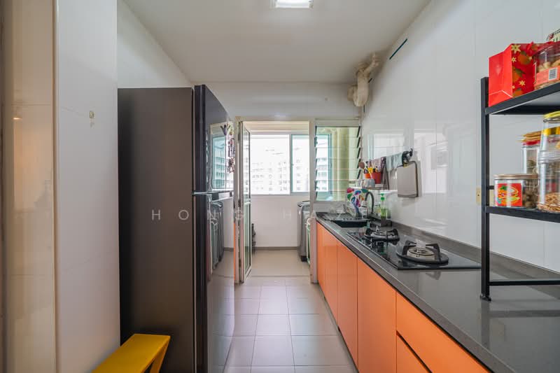 670A Edgefield Plains HDB Flat For Sale at S$ 588,000 | PropertyGuru Singapore - Kitchen