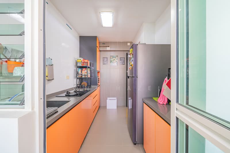 670A Edgefield Plains HDB Flat For Sale at S$ 588,000 | PropertyGuru Singapore - Kitchen