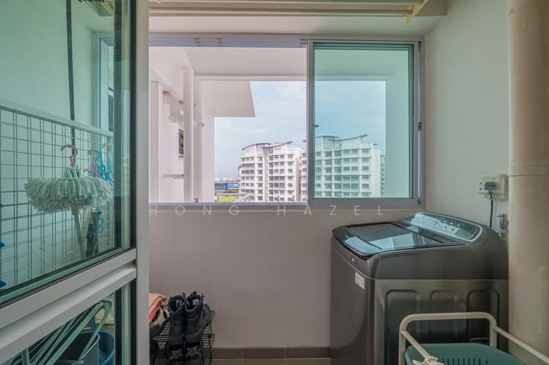 670A Edgefield Plains HDB Flat For Sale at S$ 588,000 | PropertyGuru Singapore - Balcony