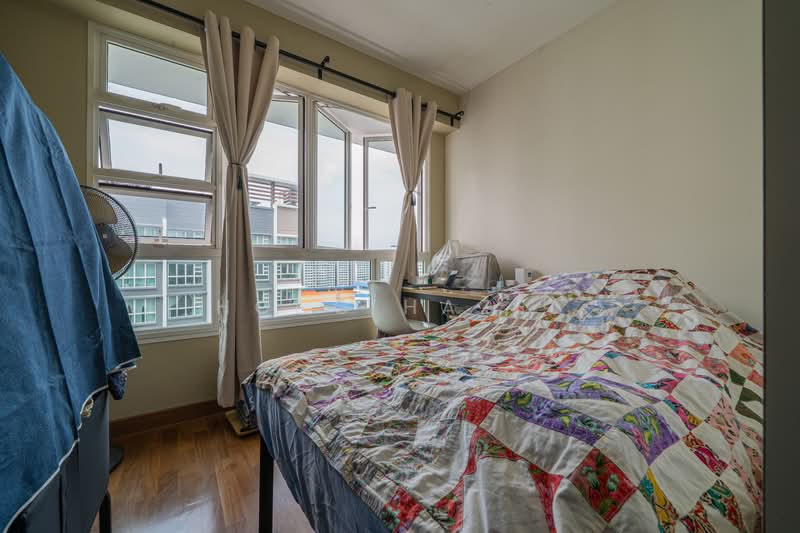 670A Edgefield Plains HDB Flat For Sale at S$ 588,000 | PropertyGuru Singapore - Bedroom