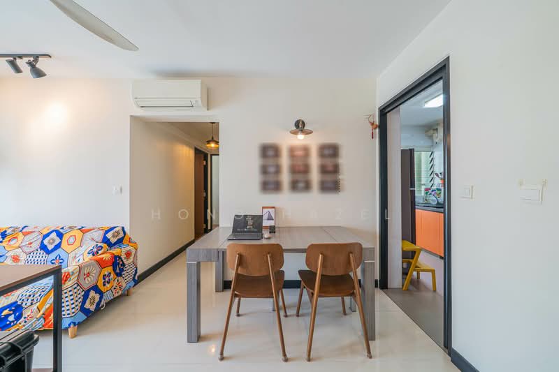 670A Edgefield Plains HDB Flat For Sale at S$ 588,000 | PropertyGuru Singapore - Living Room