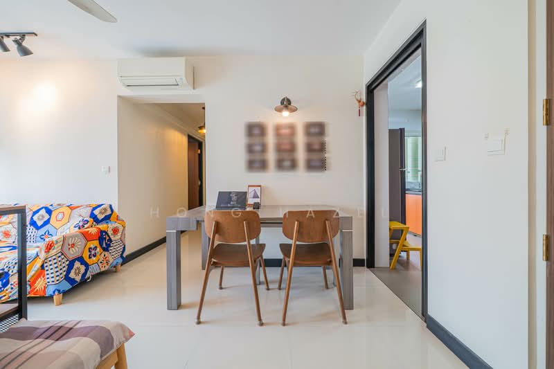 670A Edgefield Plains HDB Flat For Sale at S$ 588,000 | PropertyGuru Singapore - Living Room