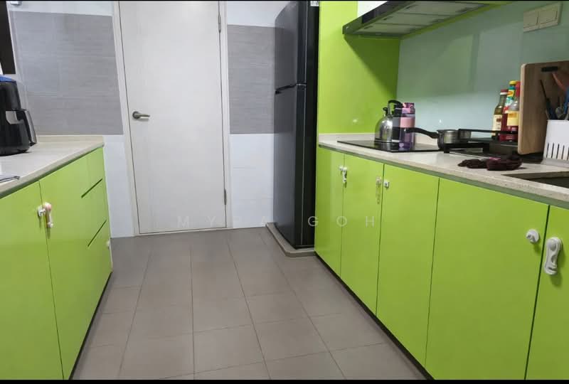 121D Canberra Street HDB Flat For Sale at S$ 690,000 | PropertyGuru Singapore - Kitchen