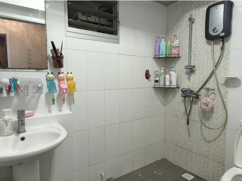 121D Canberra Street HDB Flat For Sale at S$ 690,000 | PropertyGuru Singapore - Bathroom