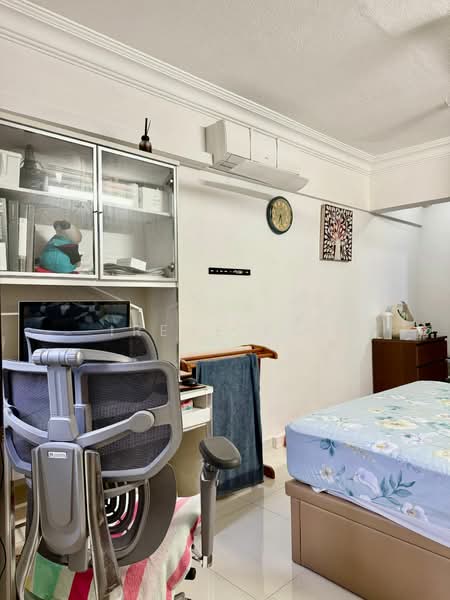 249 Tampines Street 21 HDB Flat For Sale at S$ 680,000 | PropertyGuru Singapore - Bedroom