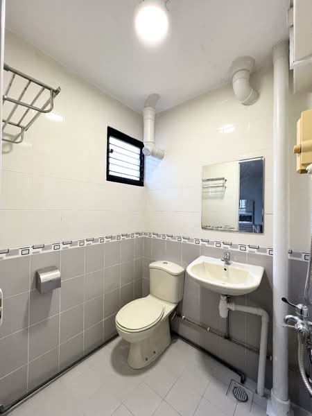 34 Cassia Crescent, 34 Cassia Crescent, 3 Bedrooms, 1,001 sqft, HDB Flat For Rent, by Jasmine Chen, 500077602 - Bathroom - PropertyGuru.com.sg