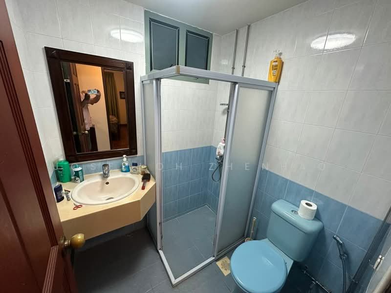 Hume Park II Condominium For Sale at S$ 1,708,000 | PropertyGuru Singapore - Bathroom