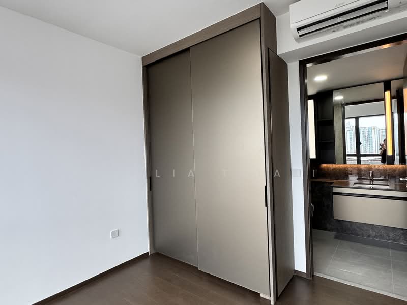 Tembusu Grand, , 3 Bedrooms, 990 sqft, Condominium For Rent, by Natalia Triani, 500077642 - Master BR - PropertyGuru.com.sg