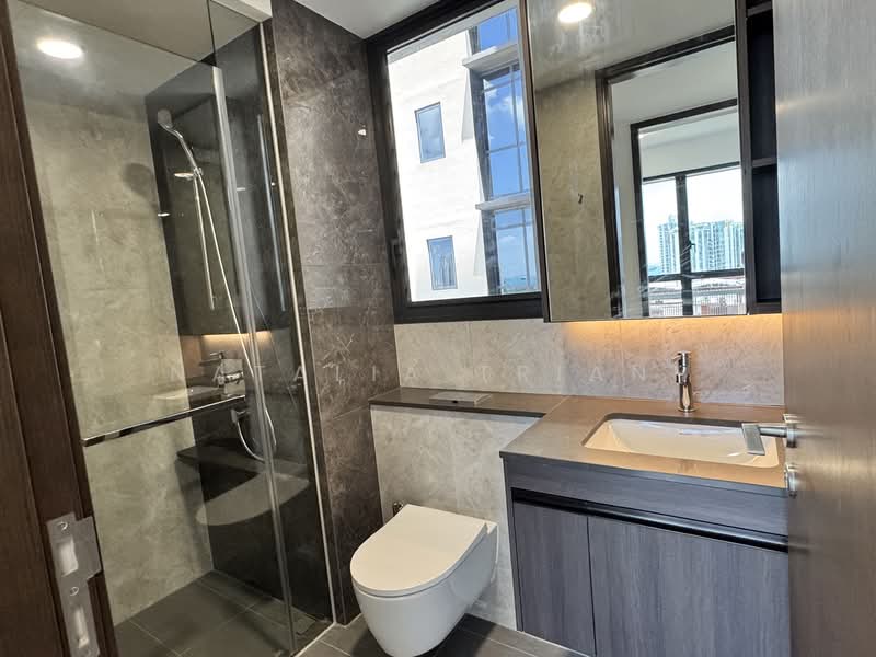 Tembusu Grand, , 3 Bedrooms, 990 sqft, Condominium For Rent, by Natalia Triani, 500077642 - Common Bathroom - PropertyGuru.com.sg