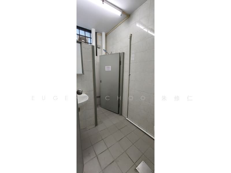 Shun Li Industrial Park, 61 Kaki Bukit Avenue 1, Eunos / Geylang / Paya Lebar, 90 sqft, Factory / Workshop (B2) For Rent, by Eugene Choo 朱修仁, 500077646 - Bathroom - CommercialGuru.com.sg