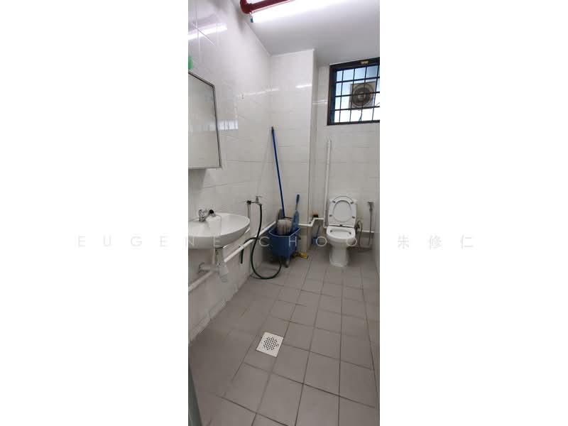 Shun Li Industrial Park, 61 Kaki Bukit Avenue 1, Eunos / Geylang / Paya Lebar, 90 sqft, Factory / Workshop (B2) For Rent, by Eugene Choo 朱修仁, 500077646 - Bathroom - CommercialGuru.com.sg