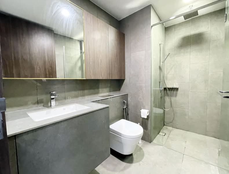 Midtown Modern Condominium For Sale at S$ 1,820,000 | PropertyGuru Singapore - Bathroom
