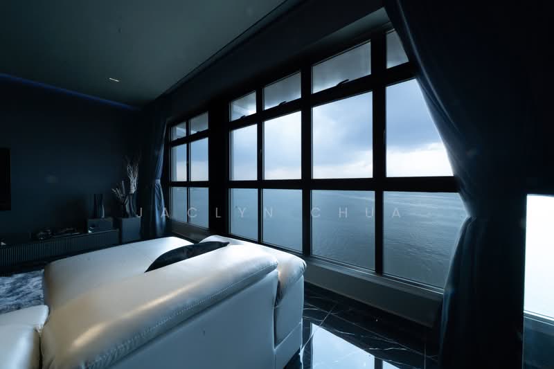 422A Northshore Drive HDB Flat For Sale at S$ 1,400,000 | PropertyGuru Singapore - Living Room