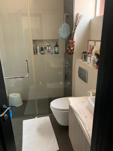 Eastwood Park Semi-Detached House For Sale at S$ 3,780,000 | PropertyGuru Singapore - Bathroom