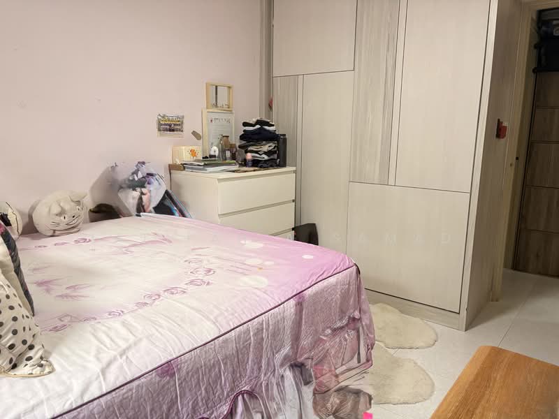 664C Jurong West Street 64 HDB Flat For Sale at S$ 888,000 | PropertyGuru Singapore - Bedroom