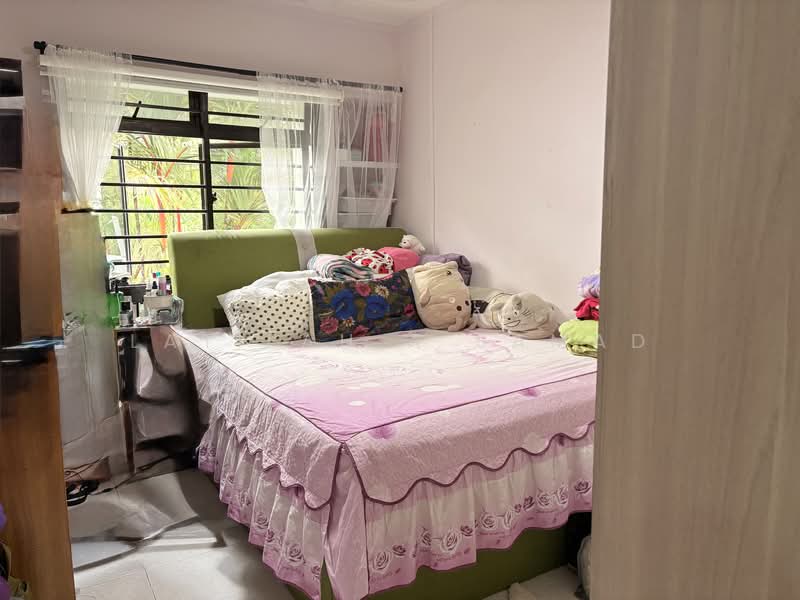 664C Jurong West Street 64 HDB Flat For Sale at S$ 888,000 | PropertyGuru Singapore - Bedroom