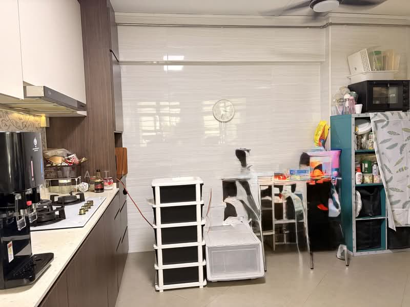 664C Jurong West Street 64 HDB Flat For Sale at S$ 888,000 | PropertyGuru Singapore - Kitchen