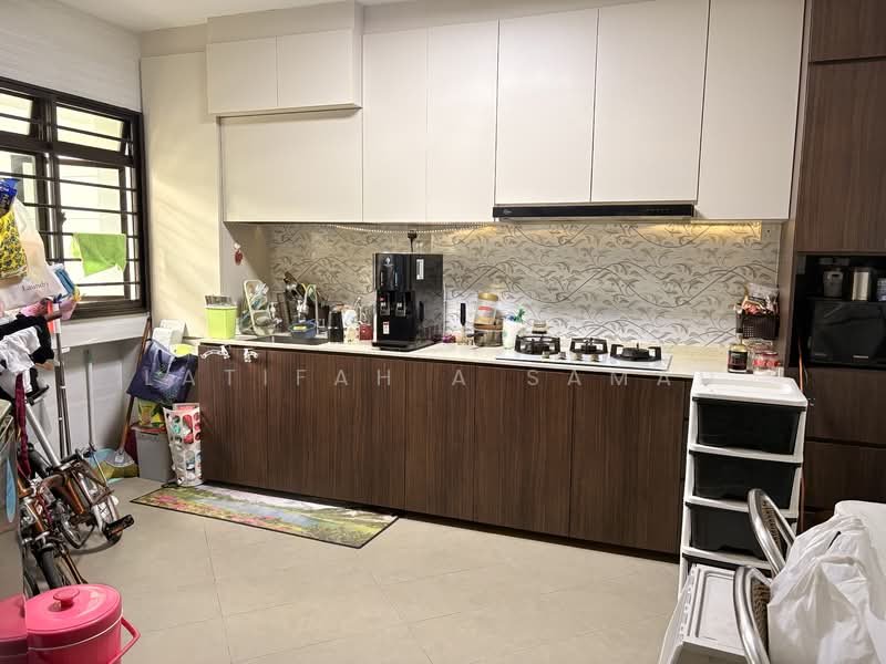 664C Jurong West Street 64 HDB Flat For Sale at S$ 888,000 | PropertyGuru Singapore - Kitchen