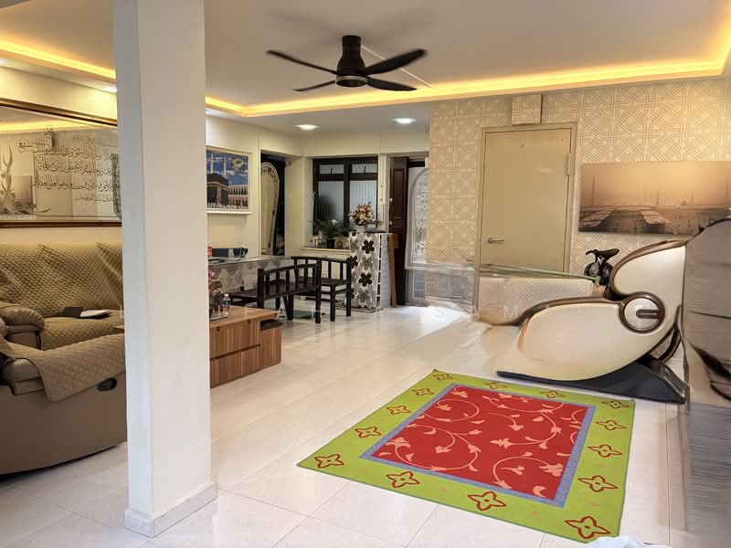 664C Jurong West Street 64 HDB Flat For Sale at S$ 888,000 | PropertyGuru Singapore - Living Room