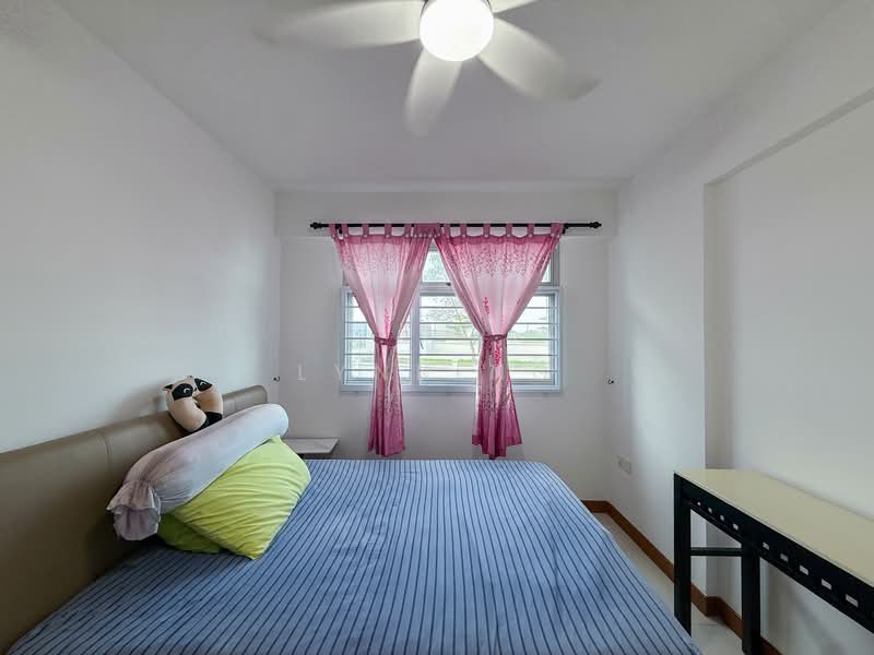 673A Edgefield Plains HDB Flat For Sale at S$ 680,000 | PropertyGuru Singapore - Master Bedroom