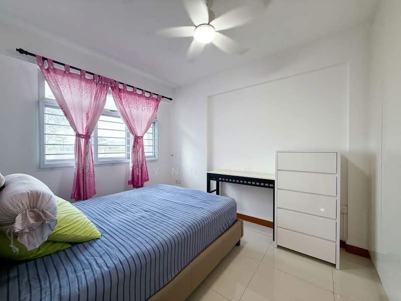673A Edgefield Plains HDB Flat For Sale at S$ 680,000 | PropertyGuru Singapore - Master Bedroom