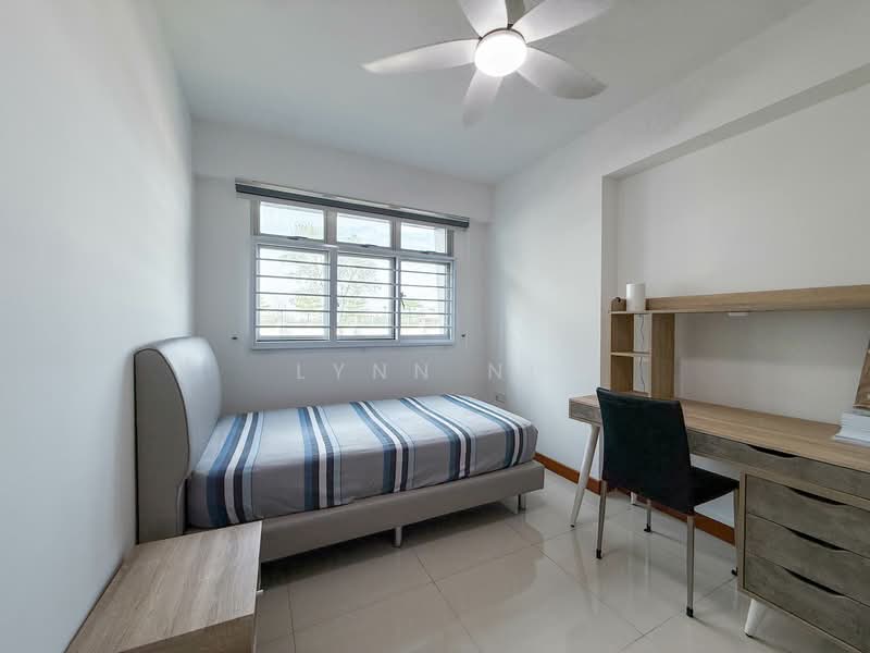 673A Edgefield Plains HDB Flat For Sale at S$ 680,000 | PropertyGuru Singapore - Common Bedroom 2