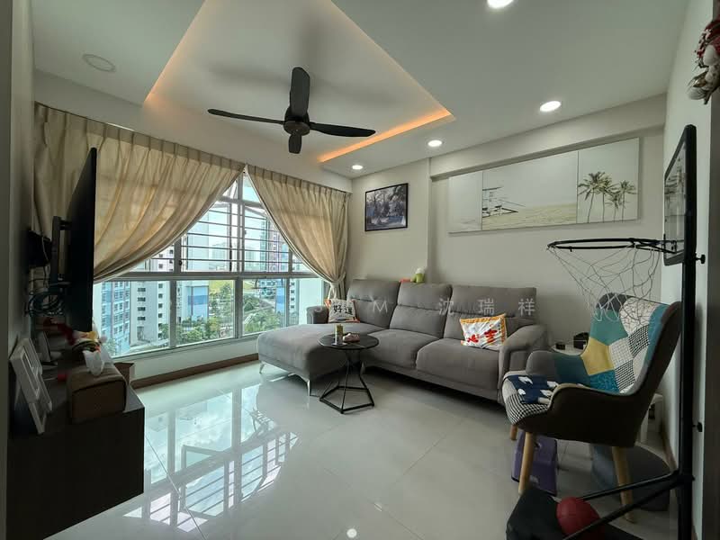 422B Northshore Dr HDB Flat For Sale at S$ 850,000 | PropertyGuru Singapore - Living Room