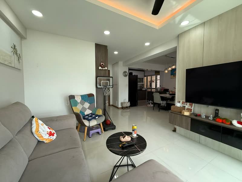 422B Northshore Dr HDB Flat For Sale at S$ 850,000 | PropertyGuru Singapore - Living Room