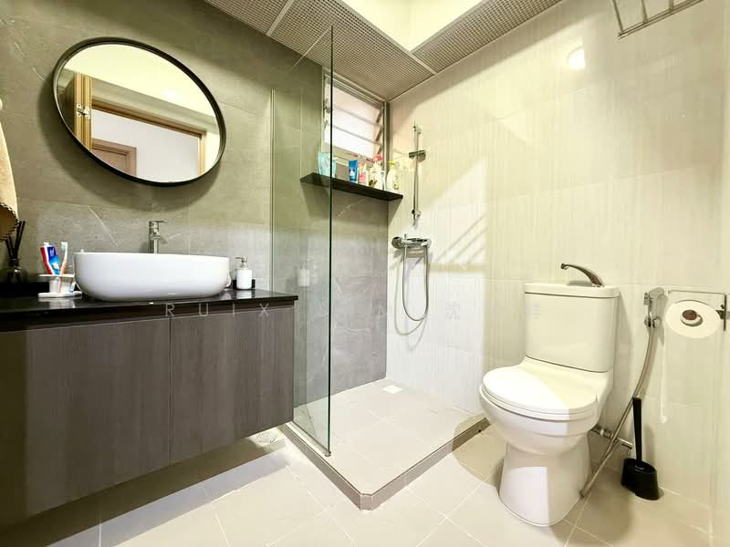 422B Northshore Drive, 422B Northshore Drive, 3 Bedrooms, 1,001 sqft, HDB Flat For Sale, by Ruix Sim 沈瑞祥, 500077733 - Common Bathroom - PropertyGuru.com.sg