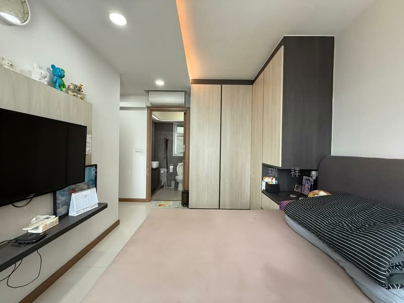 422B Northshore Drive, 422B Northshore Drive, 3 Bedrooms, 1,001 sqft, HDB Flat For Sale, by Ruix Sim 沈瑞祥, 500077733 - Master Bedroom - PropertyGuru.com.sg