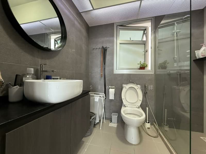 422B Northshore Drive, 422B Northshore Drive, 3 Bedrooms, 1,001 sqft, HDB Flat For Sale, by Ruix Sim 沈瑞祥, 500077733 - Master Bathroom - PropertyGuru.com.sg
