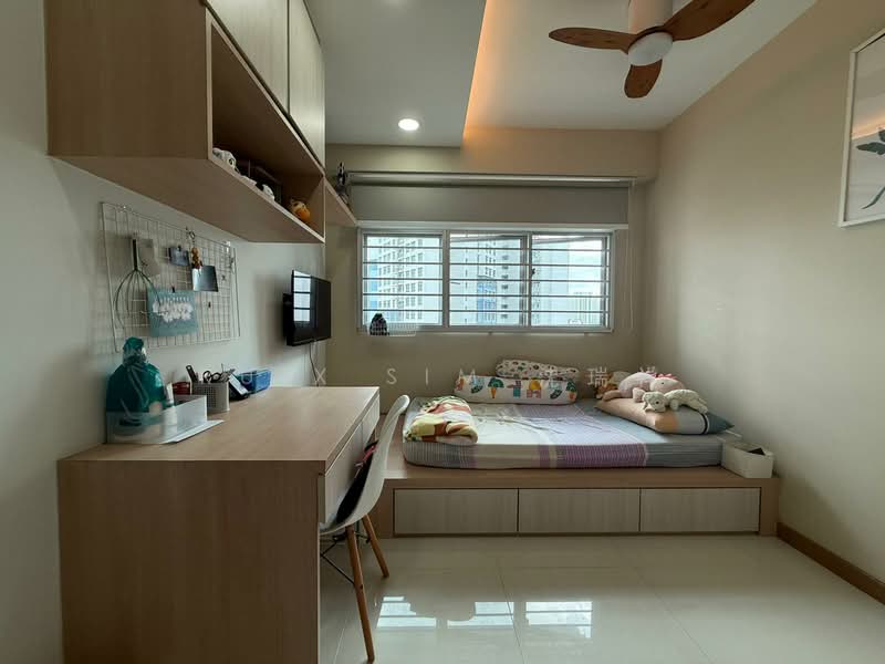 422B Northshore Dr HDB Flat For Sale at S$ 850,000 | PropertyGuru Singapore - Bedroom