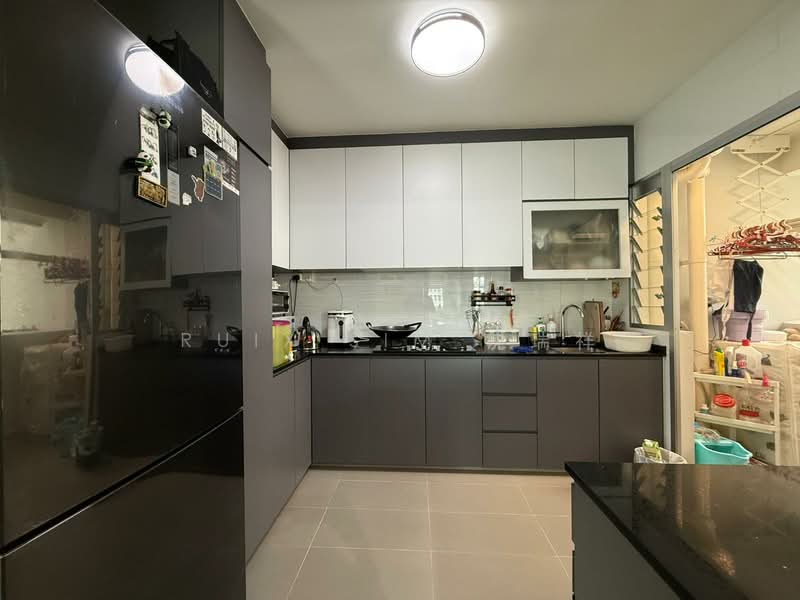 422B Northshore Dr HDB Flat For Sale at S$ 850,000 | PropertyGuru Singapore - Kitchen