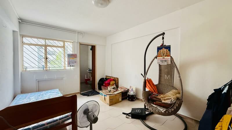 337 Bukit Batok Street 34 HDB Flat For Sale at S$ 458,000 | PropertyGuru Singapore - Bedroom