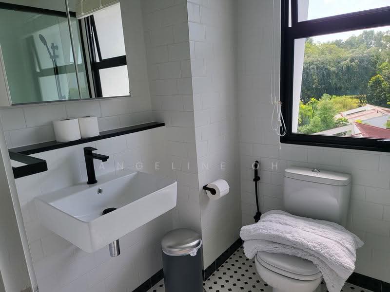 Zion Mansion, 23 Holland Rise, Tanglin / Holland / Bukit Timah, 3 Bedrooms, 1,350 sqft, Apartment For Rent, by Angeline Oh, 500077768 - Bathroom - PropertyGuru.com.sg